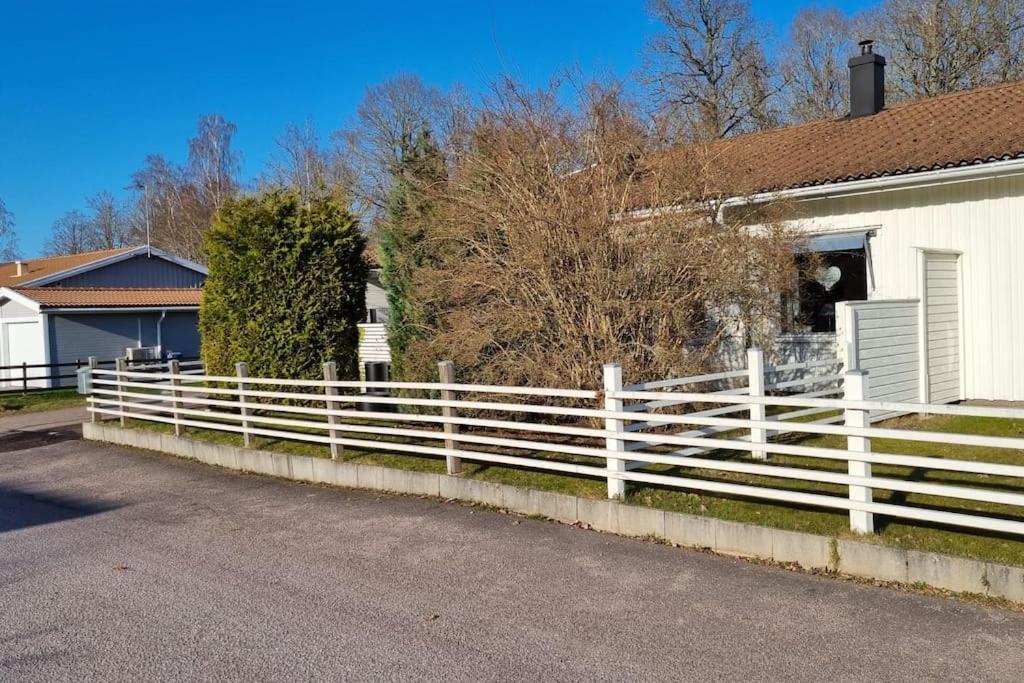 Trivsamt Parhus I Lugnt Omrade Inne I Tranas! Exterior foto