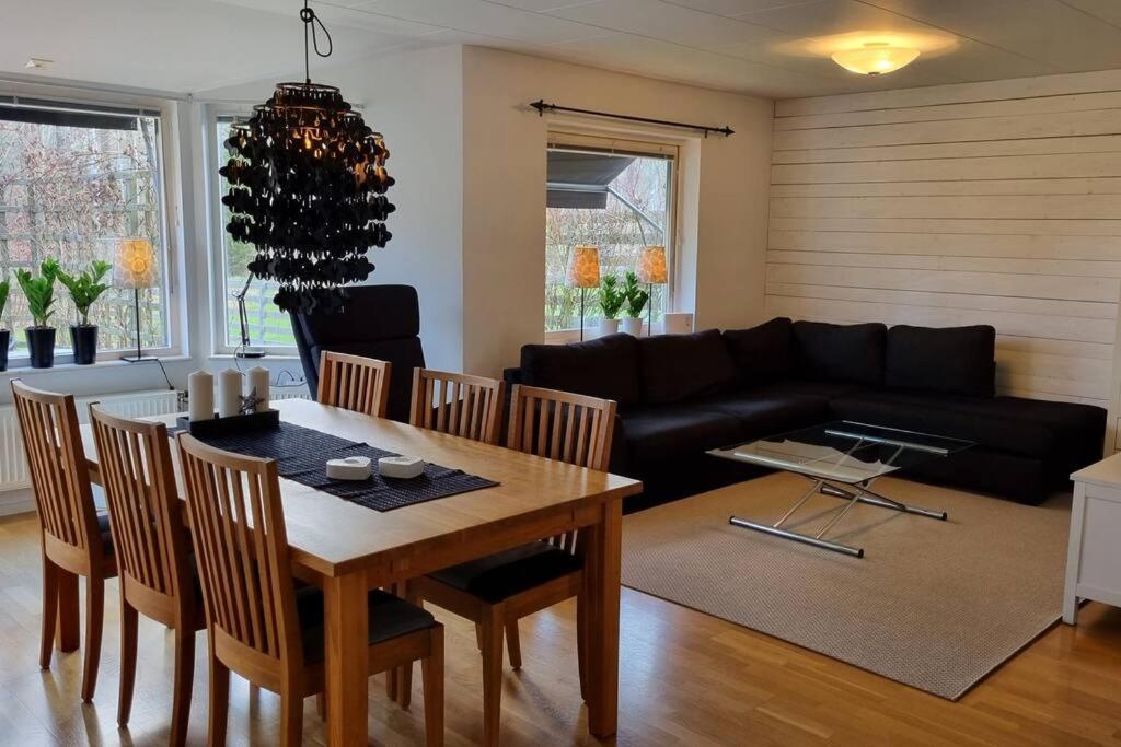 Trivsamt Parhus I Lugnt Omrade Inne I Tranas! Exterior foto